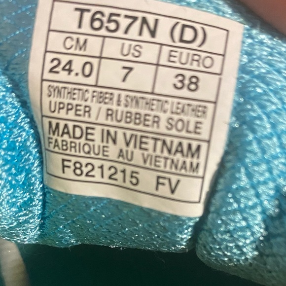 Woman’s ASICS GT-2000 4 Running Shoes - Picture 9 of 11